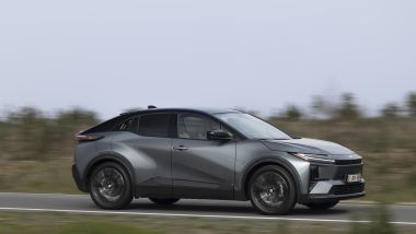Toyota C-HR+: punta sul piacere di guida, sul comfort e sulle buone prestazioni complessive
