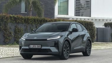 Toyota C-HR+: tre versioni con prezzo di listino a partire da 40.800 euro