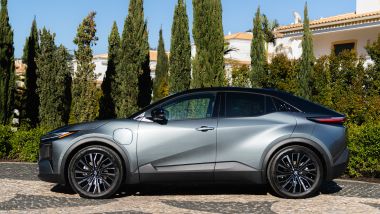 Toyota C-HR+: un design moderno e affilato con dettagli di ispirazione sportiva