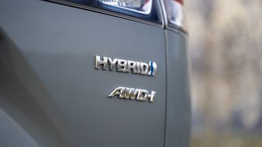 Toyota Corolla Cross: il logo AWD-i