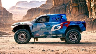 Toyota DKR GR FC Hilux: il pick-up con motore a celle a combustibile a idrogeno per la Dakar