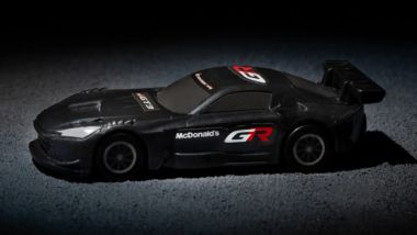 Toyota e McDonald's: la supercar in scala ridotta in colorazione nera e sponsor dedicato