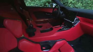 Toyota GR GT: interni raffinati e di impronta racing