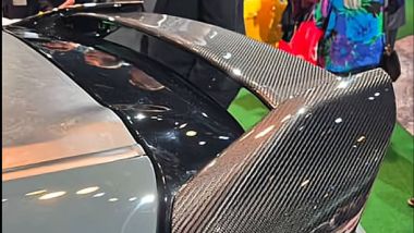 Toyota GRMN Corolla: la grande ala posteriore fissa in fibra di carbonio