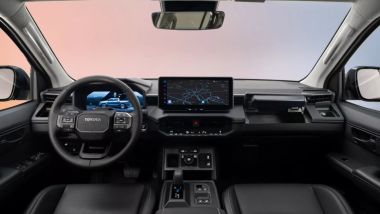Toyota Hilux BEV: l'abitacolo con plancia digitale e infotainment evoluto