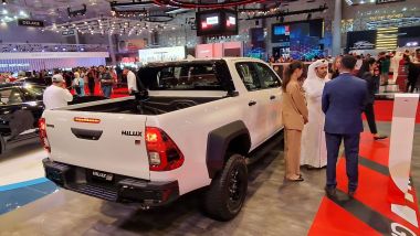 Toyota Hilux, Salone di Doha 2023: insieme a Land Cruiser, nel Golfo &egrave; un mostro sacro