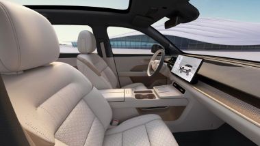 Toyota: l'abitacolo del SUV low cost bZ3X offre comfort e qualit&agrave; costruttiva