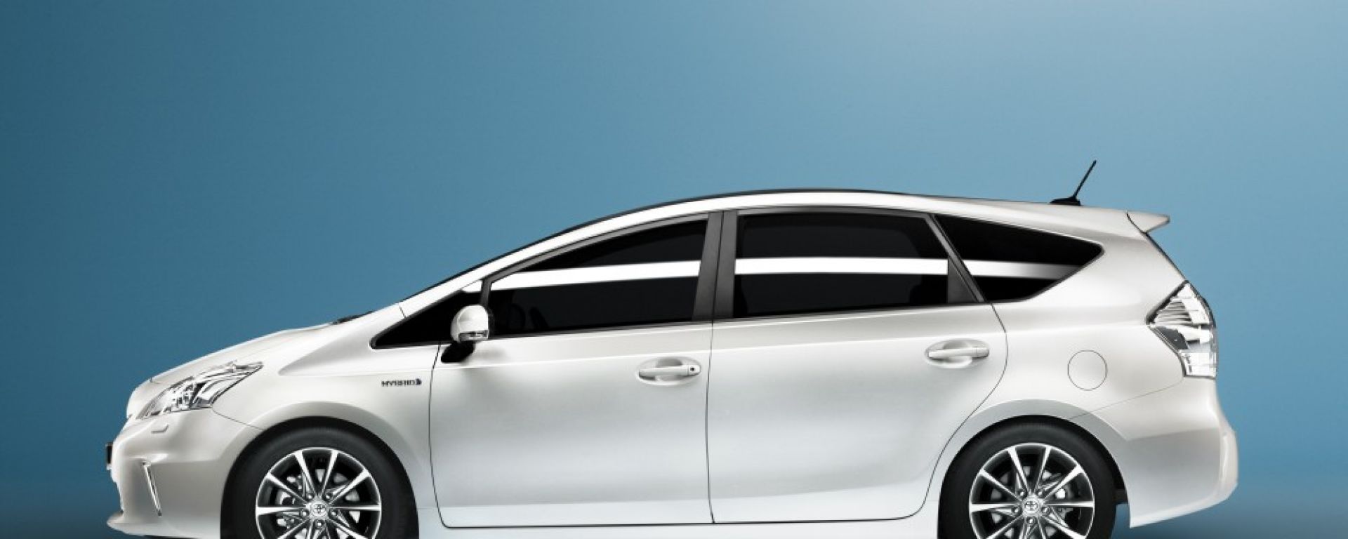 Toyota prius alpha 2012