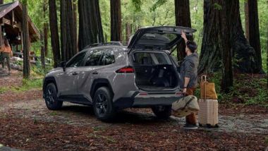 Toyota RAV4 2025 Adventure, il bagagliaio con 749 litri di capacità