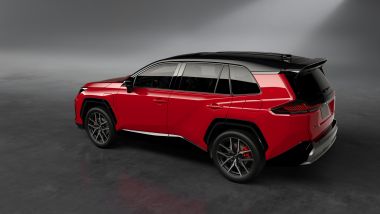 Toyota RAV4 2025, l'allestimento GR Sport ha uno spoiler sul tetto