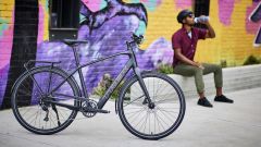 Trek FX+, e-bike urban: prezzo, scheda tecnica. Eccola in video