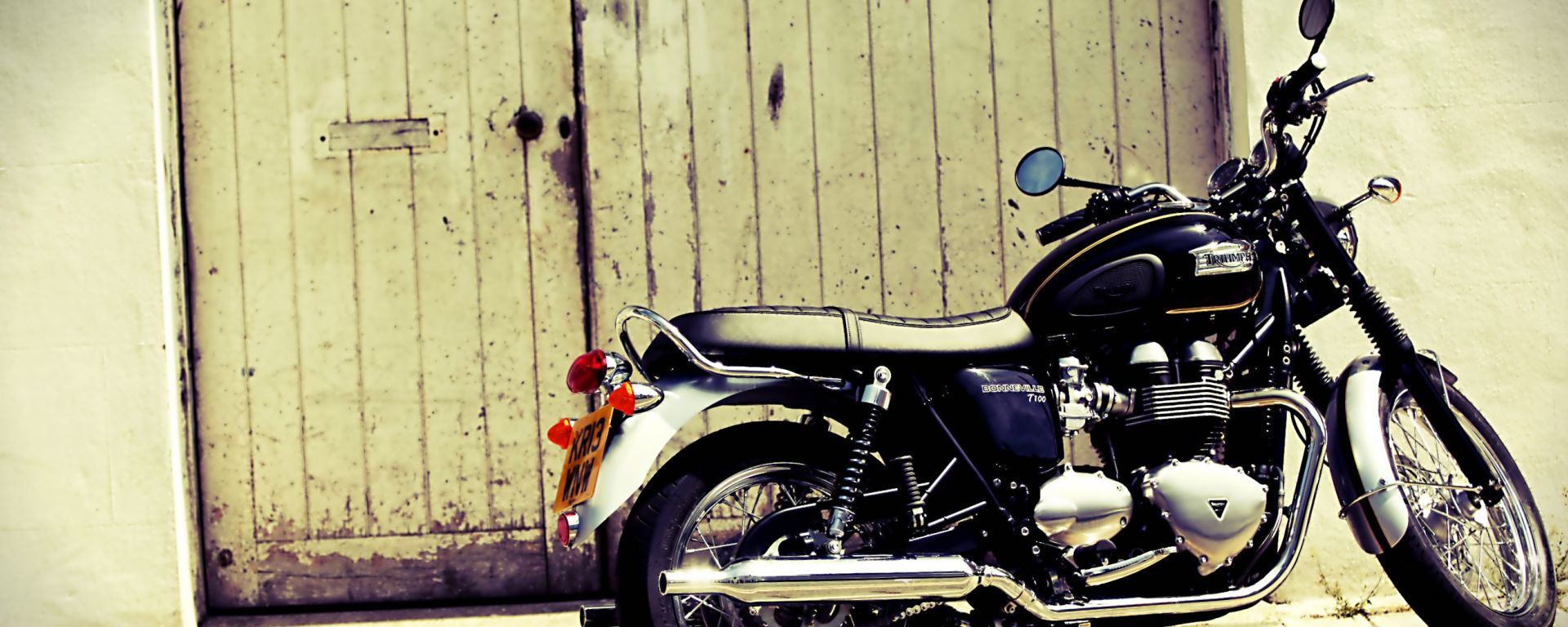 Anteprima - Triumph Bonneville T100 Special Edition - MotorBox