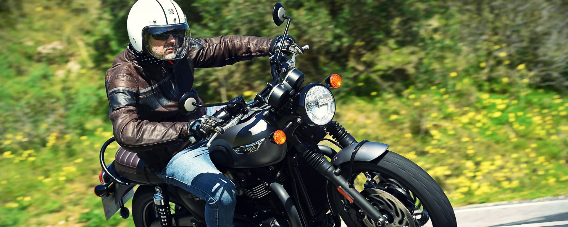 Prova Su Strada Triumph Bonneville T120 E T120 Black Motorbox