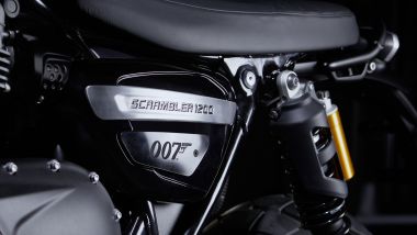 Triumph Scrambler 1200 Bond Edition, targhetta di 007