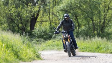 Triumph Scrambler 400 X, in offroad si dimostra giocosa e facile