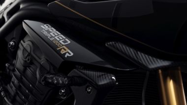 Triumph Speed Triple 1200 RR Bond Edition: dettagli color oro