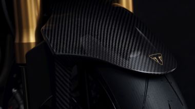 Triumph Speed Triple 1200 RR Bond Edition: dettagli in fibra di carbonio