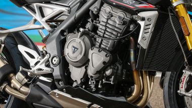 Triumph Speed Triple 1200 RS 2021 il motore è cresciuto in cc, CV e Nm