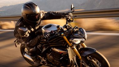 Triumph Speed Triple RS 2025, il manubrio è stato riposizionato