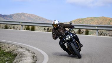 Triumph Speed Twin 900 2025 in azione