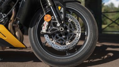 Triumph Street Triple 765 RS: forcella USD Showa e pinze freno radiali Brembo Stylema