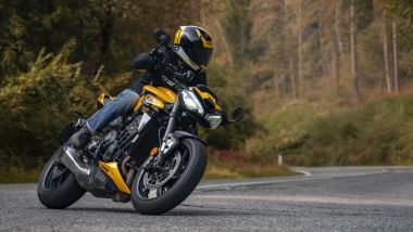 Triumph Street Triple 765 RS: si esalta fra le curve su strada e in pista