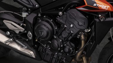 Triumph Street Triple R 2024: il motore è lo stesso delle sorelle maggiore RS, opportunamente depotenziato