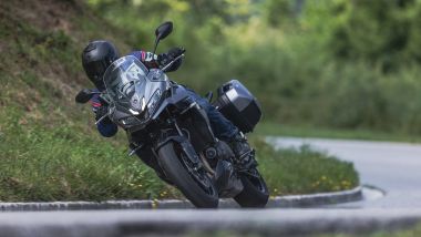 Triumph Tiger Sport 800: bel motore, bel cambio, bel sound; non altrettanto convincente la ciclistica nella guida sportiva
