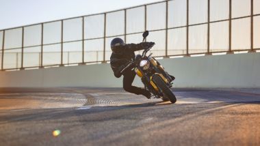 Triumph Trident 660 2025, con l'IMU i controlli elettronici sono sensibili all'angolo di piega