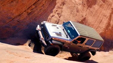 Una Jeep Wrangler Rubicon attraversa la Hell's Gate
