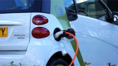 Auto elettriche: nuove batterie per ricarica ultra-veloce