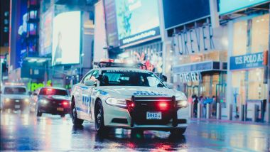 Una volante della polizia di New York - foto di Tom Morbey via Unsplash