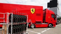 Ferrari F1, principio d'incendio su un tir della Scuderia