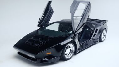 Vector W8: tecnologia all'avanguardia con motore V8 da oltre 630 CV e super prestazioni