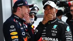 Verstappen replica a Hamilton: "La Mercedes non sopporta perdere"