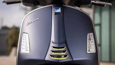 Vespa GTS 2023: il nuovo frontale della Supertech