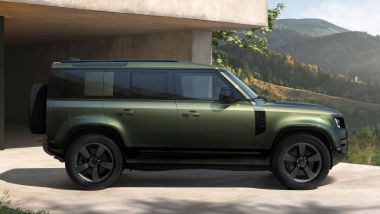 Vista laterale della Land Rover Defender 2026
