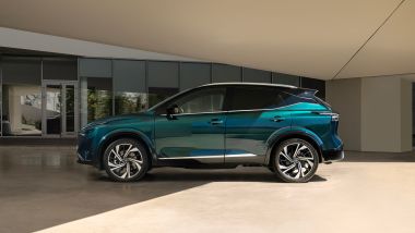 Vista laterale della Nissan Qashqai e-Power
