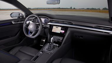 Volkswagen Arteon 2020: gli interni della versione R