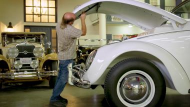 Volkswagen Beetle Huge Bug: Tupper al lavoro sul suo 