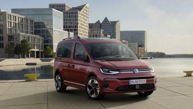 Volkswagen Caddy 2026: la variante finestrata per trasporto passeggeri