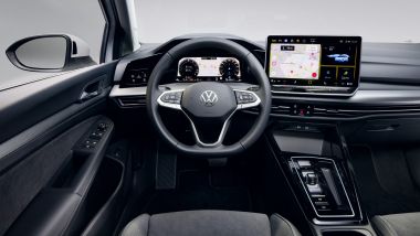 Volkswagen Golf eHybrid, gli interni