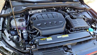 Volkswagen Golf GTI Edition 50: il 2.0 litri, 4 cilindri turbo da 325 CV e 420 Nm della tedesca