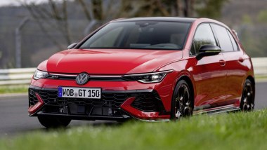 Volkswagen Golf GTI Edition 50: la hot-hatch monta il cambio DSG, la Honda un manuale