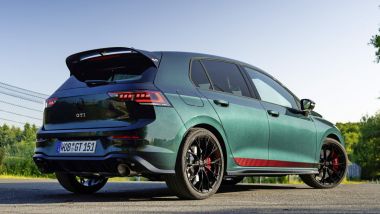 Volkswagen Golf GTI Edition 50: nella colorazione esclusiva Dark Moss Green