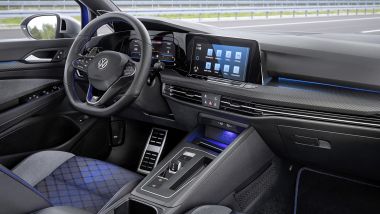Volkswagen Golf R Variant: gli interni