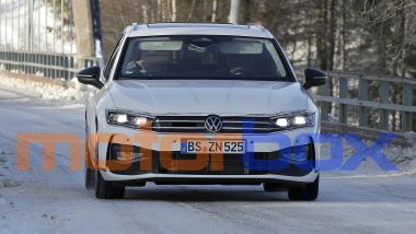 Volkswagen Passat B9: visuale frontale
