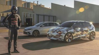 Volkswagen Polo: il campione di Rallycross Johann Kristofferson e la ID. Polo elettrica a dx