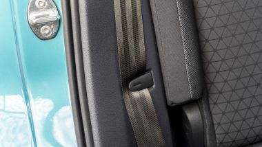 Volkswagen T-Cross 1.0 TSI Style: sciccosa la clip per fermare le cinture di sicurezza posteriori