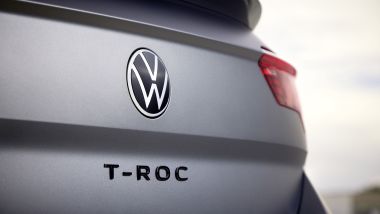 Volkswagen T-Roc Cabriolet Edition Grey, il lettering color nero sul portellone